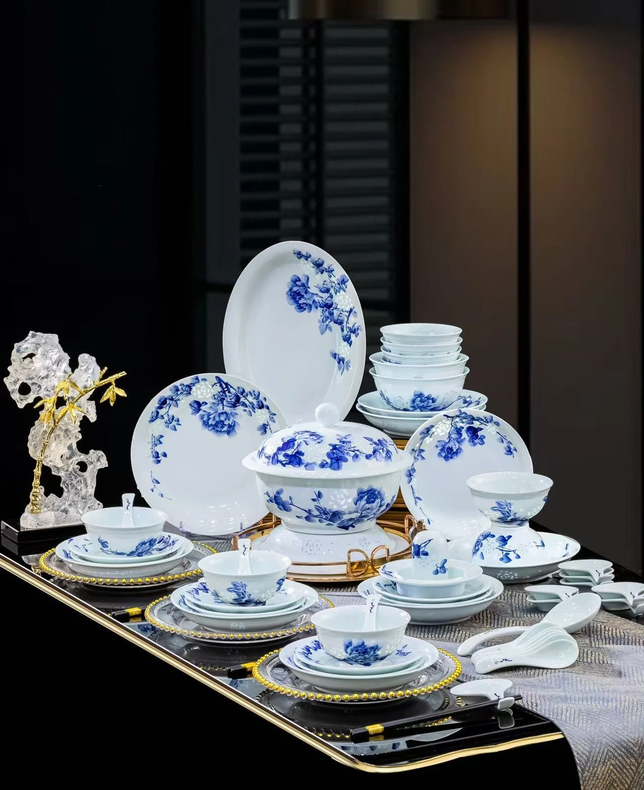 58头手绘青花牡丹玲珑餐具
