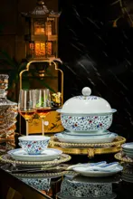 58头青花釉里红缠枝莲餐具 · 9