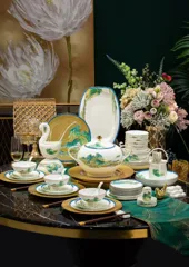 70头描金千里江山图骨瓷餐具 · 1