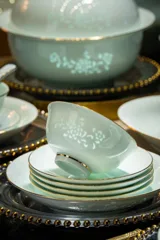 58头描金青瓷玲珑花弄影餐具 · 3