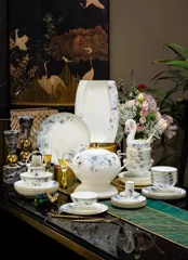70头描金雾里花骨瓷餐具 · 1