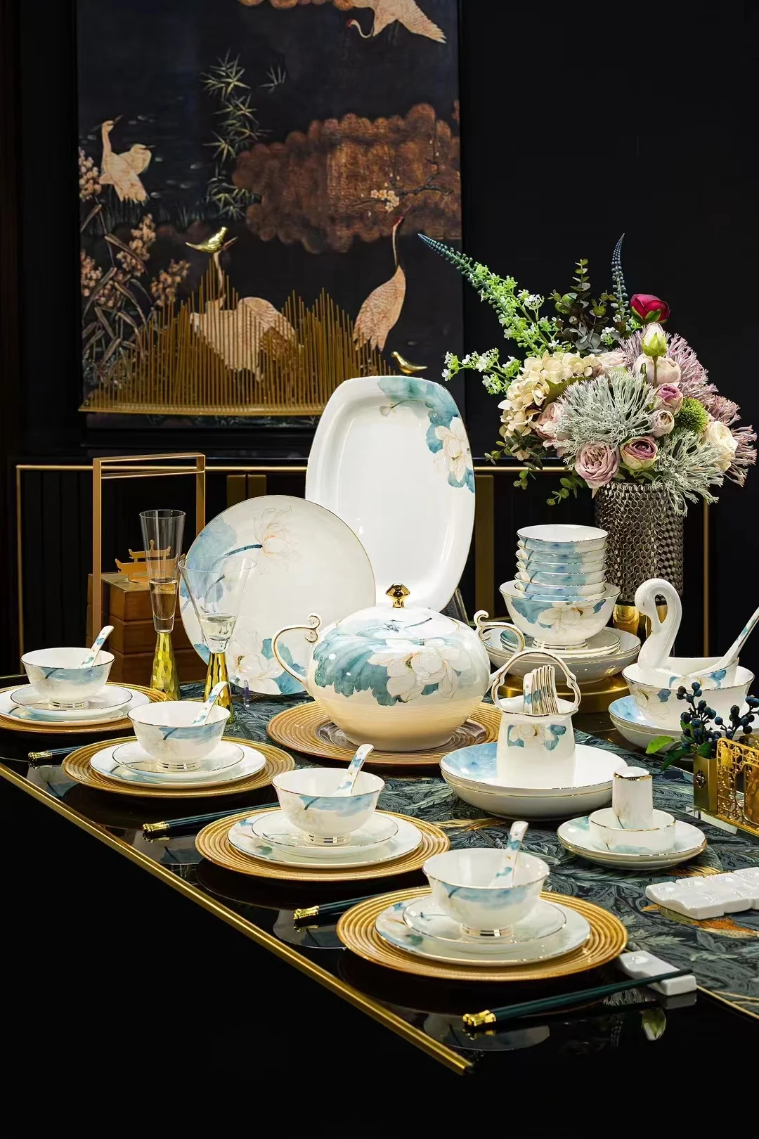 70头描金清香荷韵骨瓷餐具