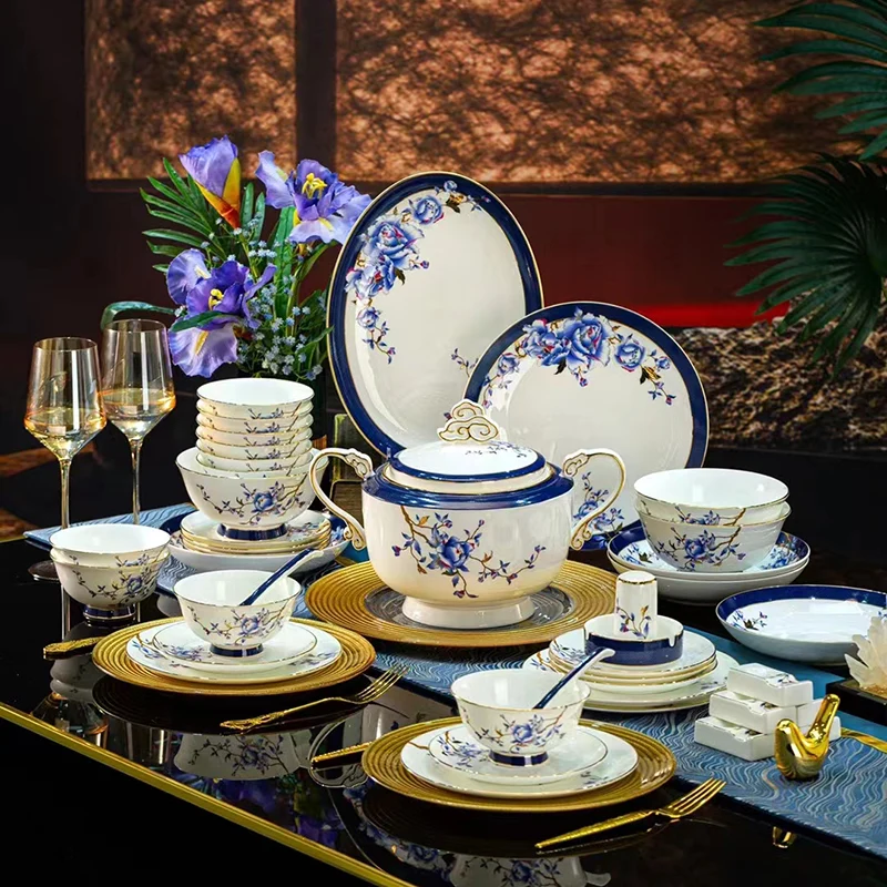 70头富丽堂皇镶金骨瓷餐具