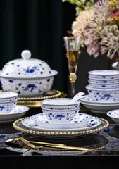 58头青花唐草纹白瓷餐具 · 6